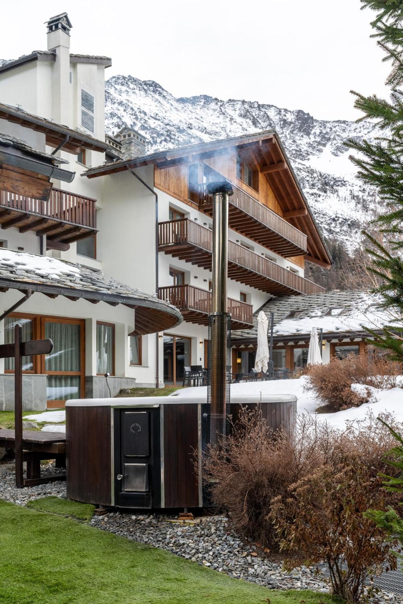 Montana Lodge & Spa, By R Collection Hotels La Thuile Exterior foto